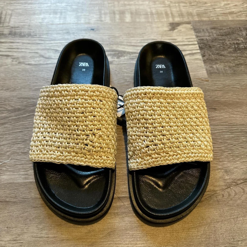 ZARA WOVEN FLAT SANDALS - SIZE 7.5 US or 38.